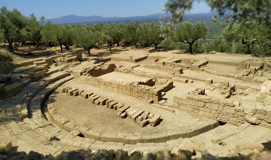 ΣΠΟΚ &#8221;Ο Ευκλής&#8221;: Ξενάγηση στο Αρχαίο Θέατρο και στους Θολωτούς Τάφους στην Αρχαία Θουρία