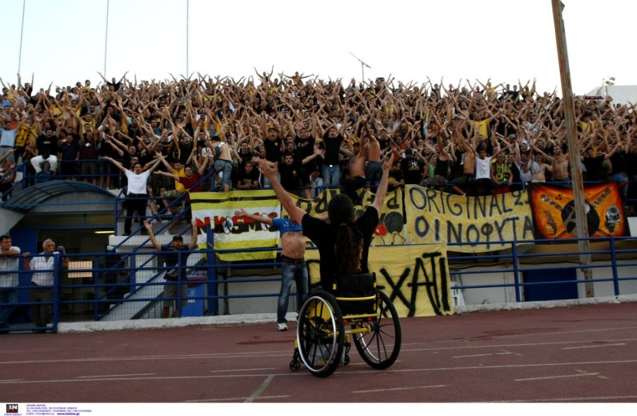 Ο εμβληματικός οπαδός της ΑΕΚ Νίκος Ξηρόκωστας πέταξε για την ORIGINAL παραδείσου