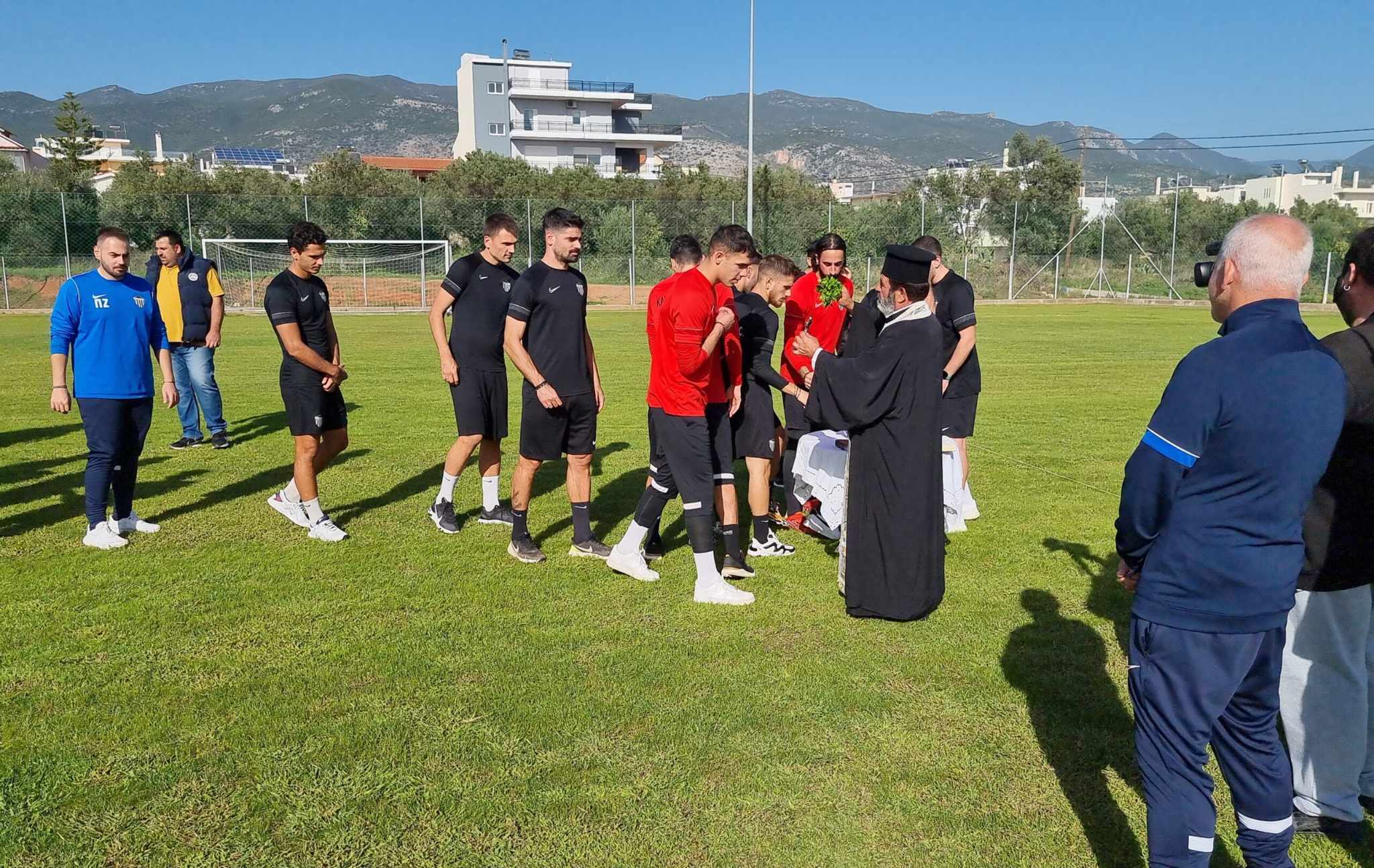 Αγιασμός το πρωί στα Παλιάμπελα, σχεδιάζει εκπλήξεις ο Αναστόπουλος ενόψει Χανίων